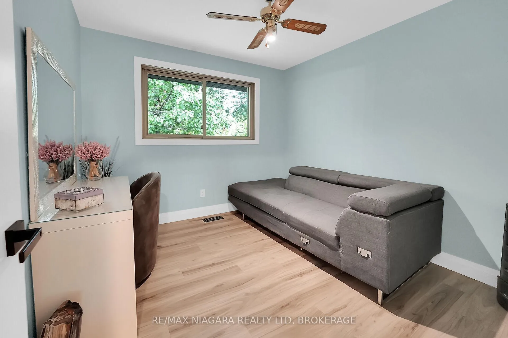 Photo 20 of 77 Alexandra Boulevard W, St. Catharines, Secord Woods — HOMEH