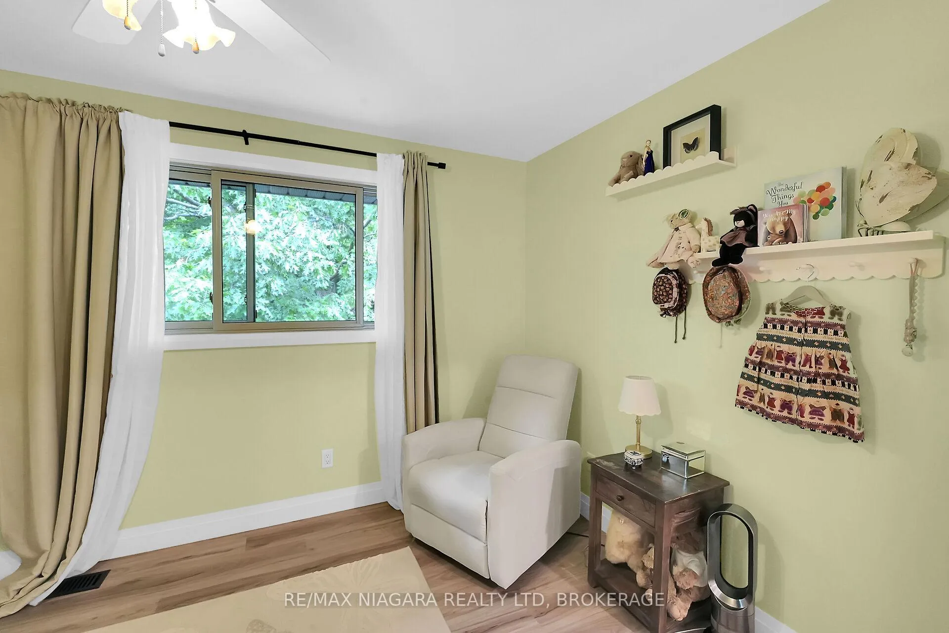 Photo 24 of 77 Alexandra Boulevard W, St. Catharines, Secord Woods — HOMEH