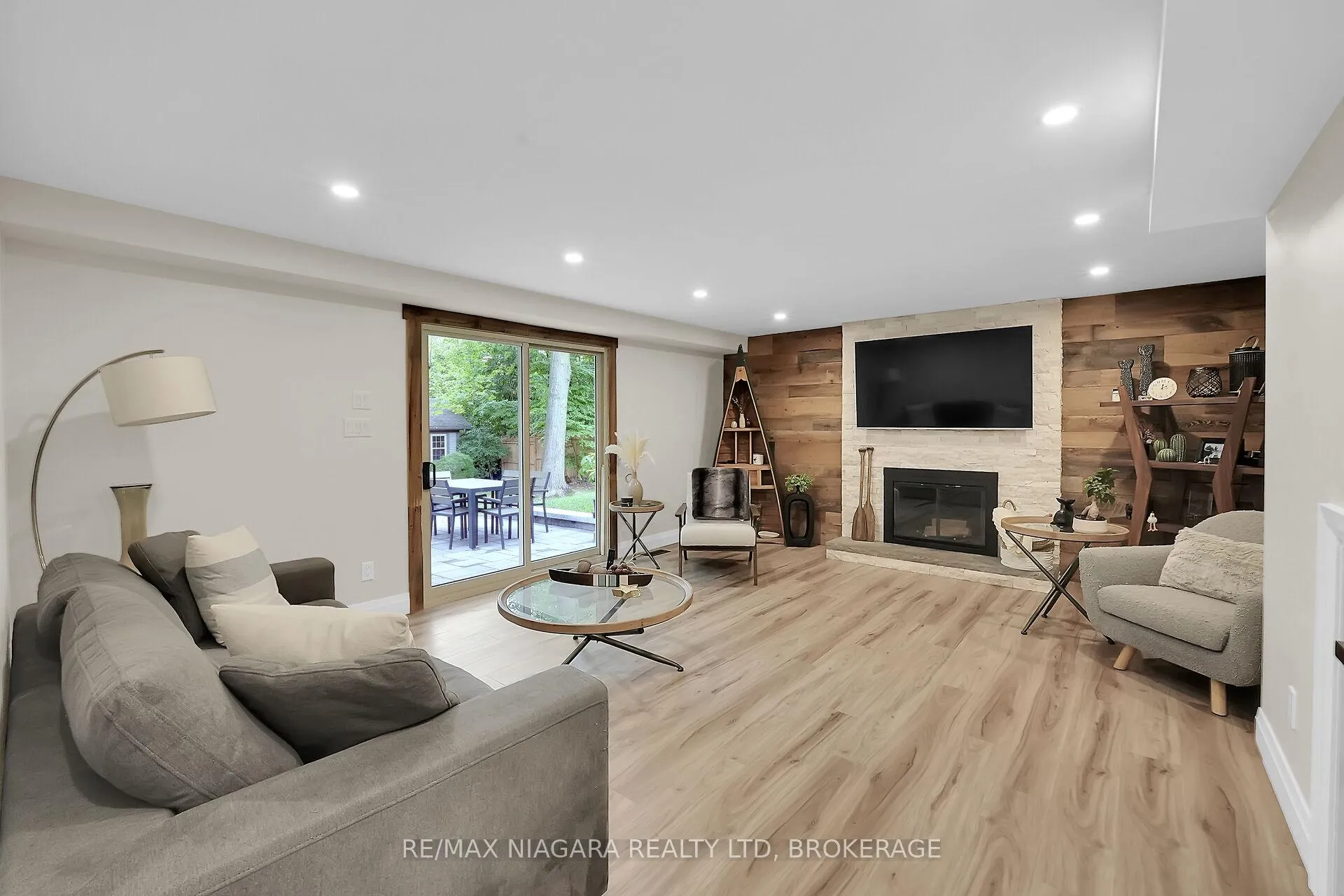 Photo 27 of 77 Alexandra Boulevard W, St. Catharines, Secord Woods — HOMEH