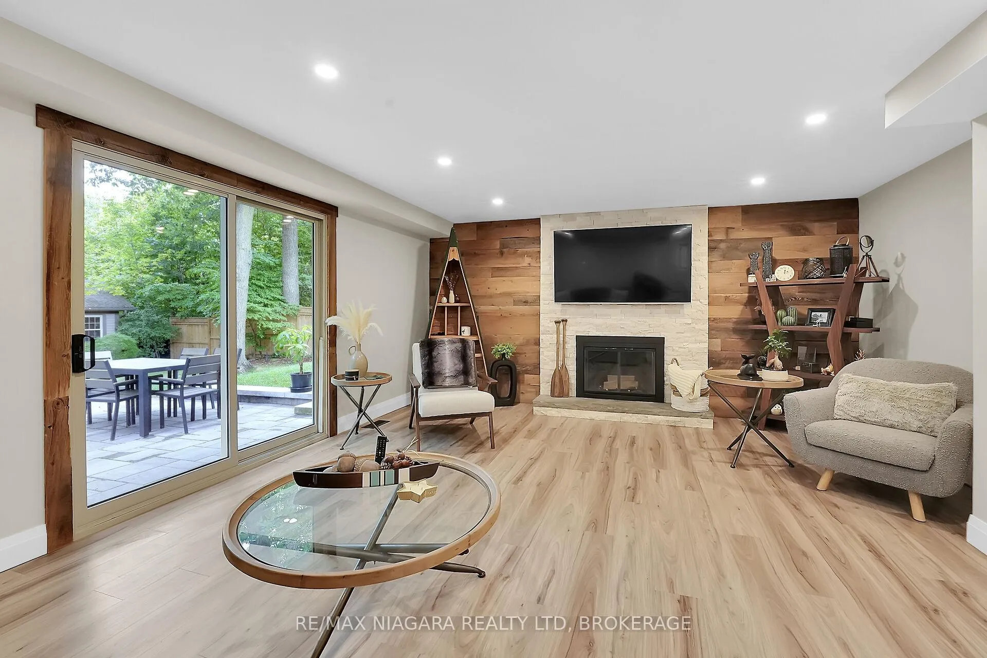 Photo 28 of 77 Alexandra Boulevard W, St. Catharines, Secord Woods — HOMEH
