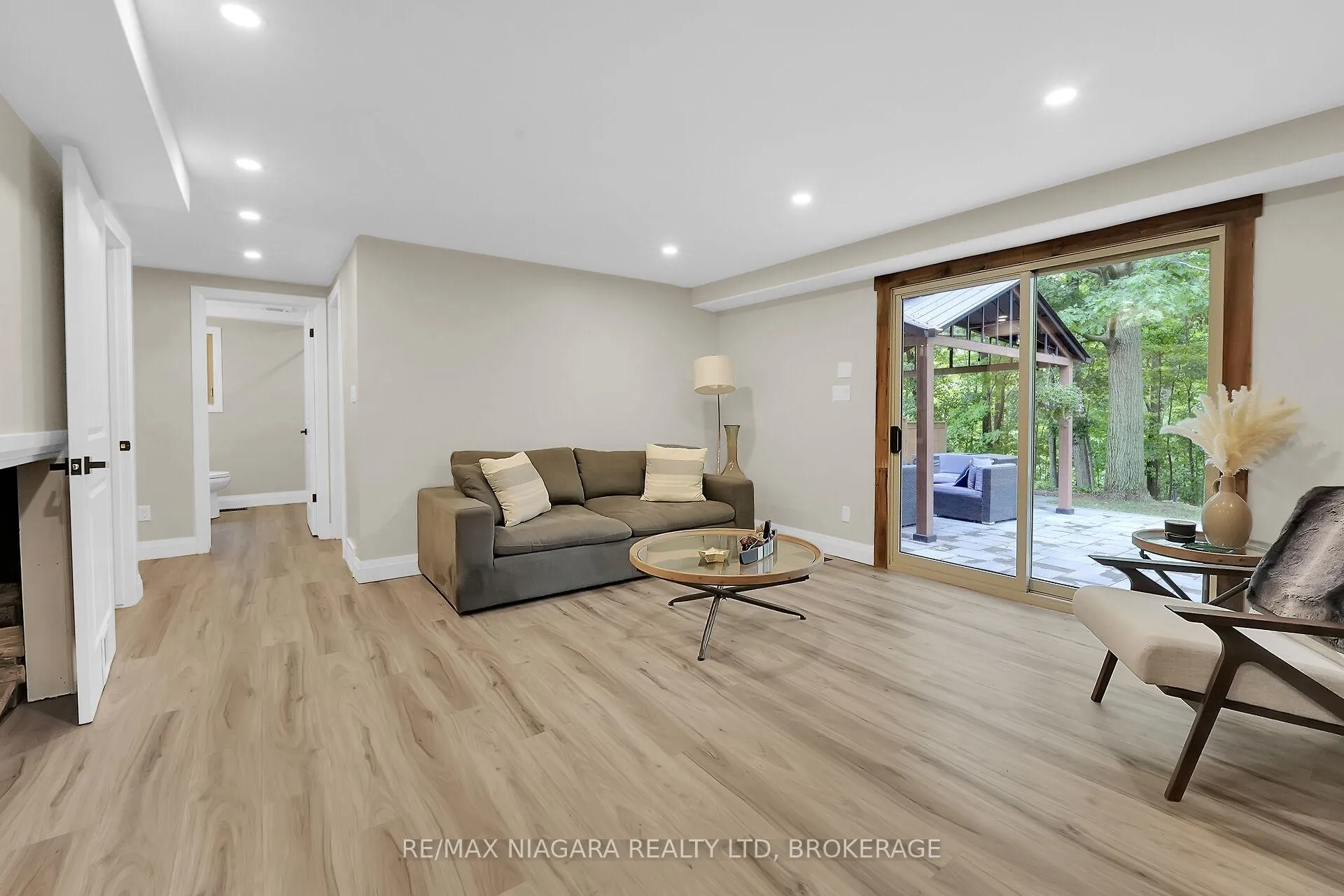 Photo 29 of 77 Alexandra Boulevard W, St. Catharines, Secord Woods — HOMEH