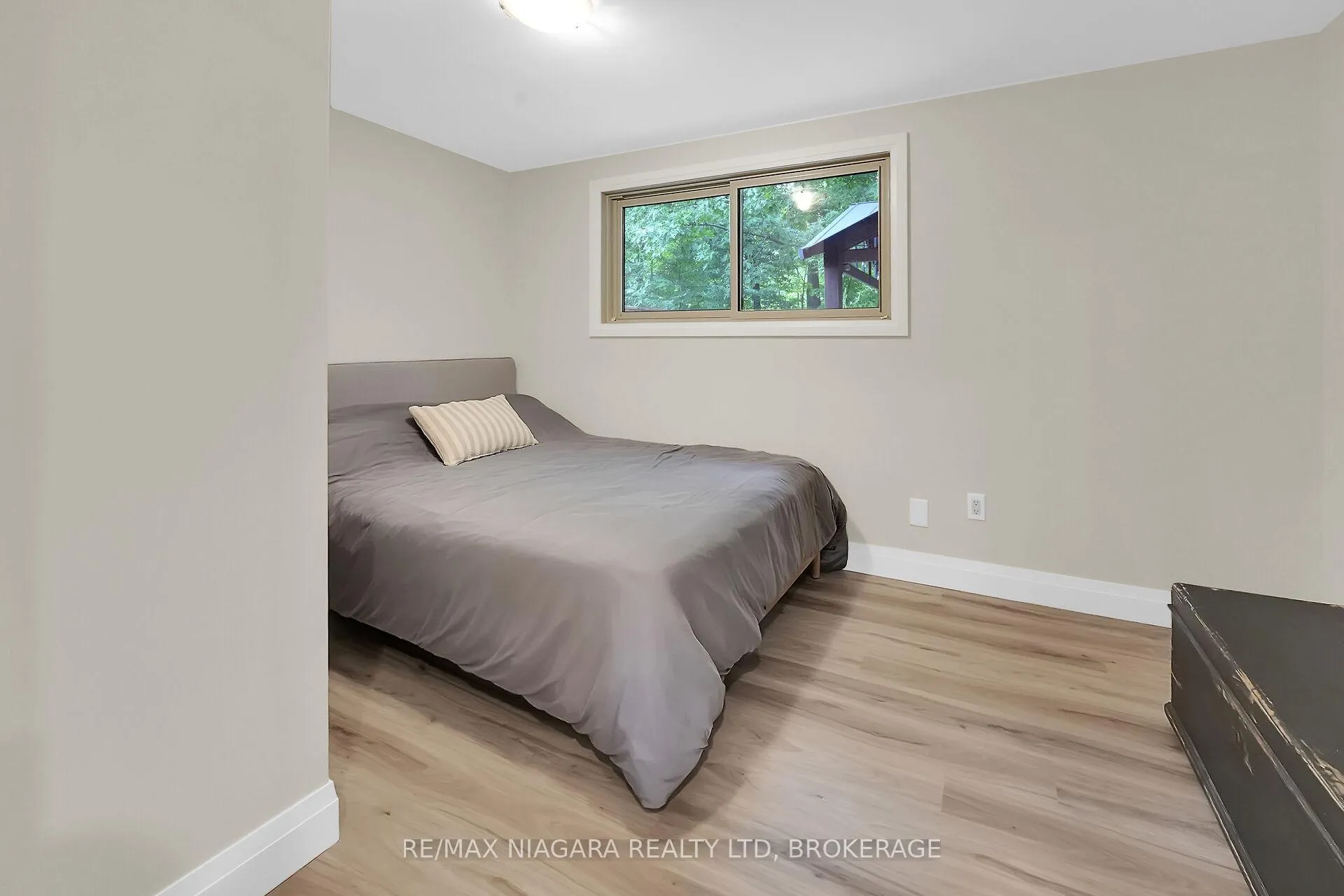 Photo 30 of 77 Alexandra Boulevard W, St. Catharines, Secord Woods — HOMEH