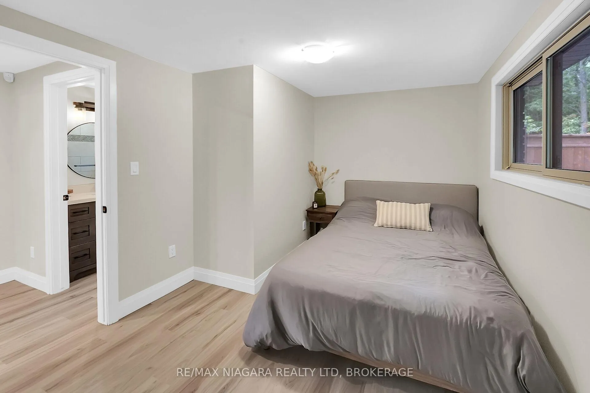 Photo 31 of 77 Alexandra Boulevard W, St. Catharines, Secord Woods — HOMEH