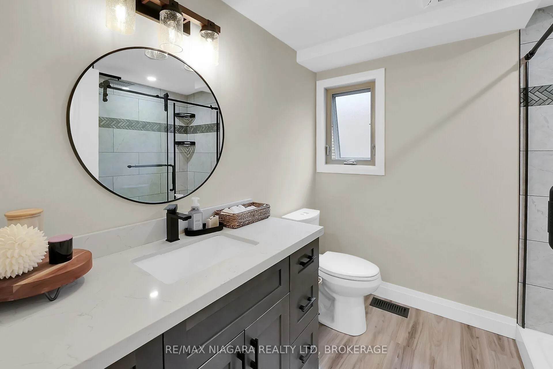 Photo 32 of 77 Alexandra Boulevard W, St. Catharines, Secord Woods — HOMEH