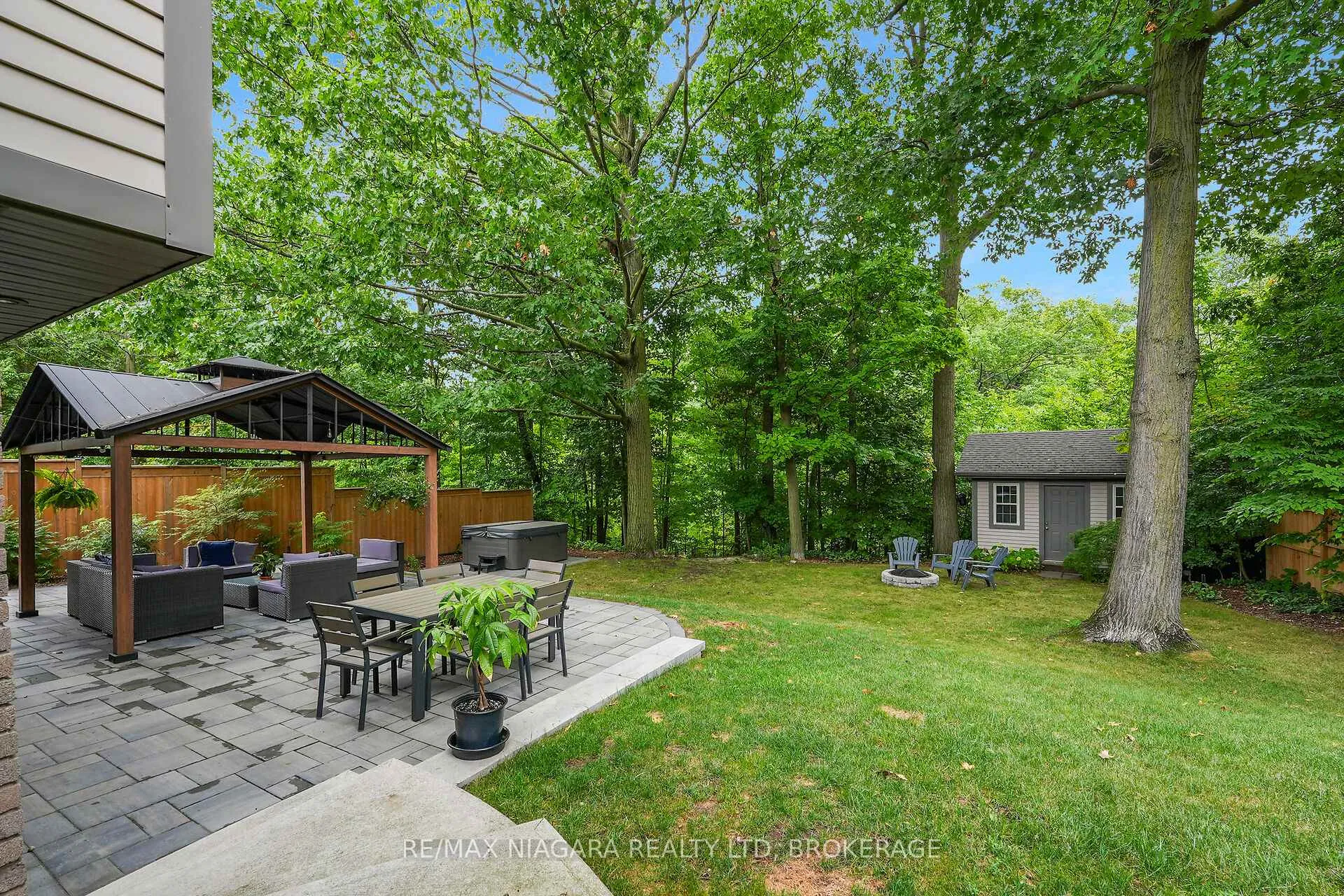 Photo 38 of 77 Alexandra Boulevard W, St. Catharines, Secord Woods — HOMEH
