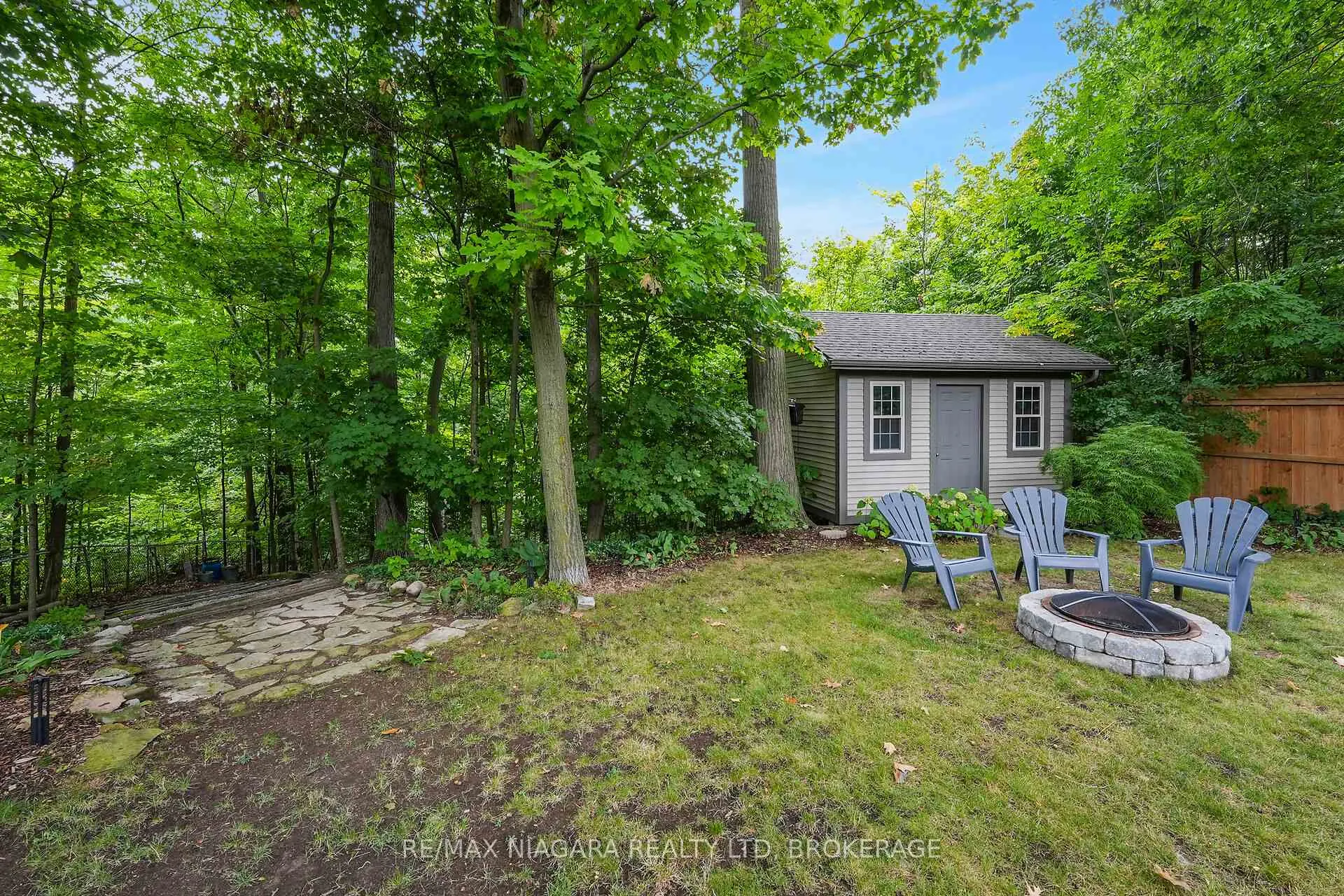 Photo 41 of 77 Alexandra Boulevard W, St. Catharines, Secord Woods — HOMEH