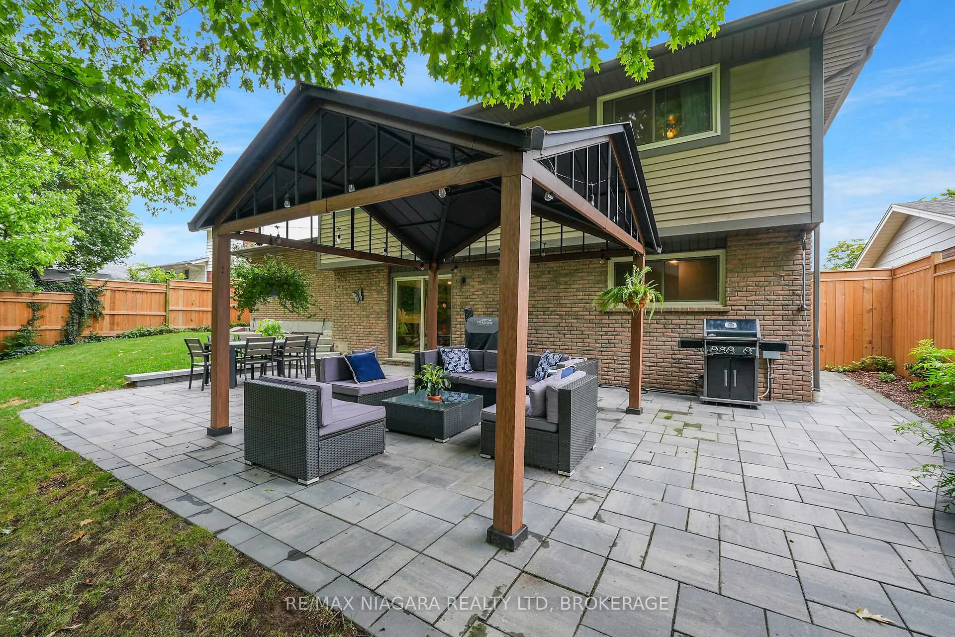 Photo 45 of 77 Alexandra Boulevard W, St. Catharines, Secord Woods — HOMEH