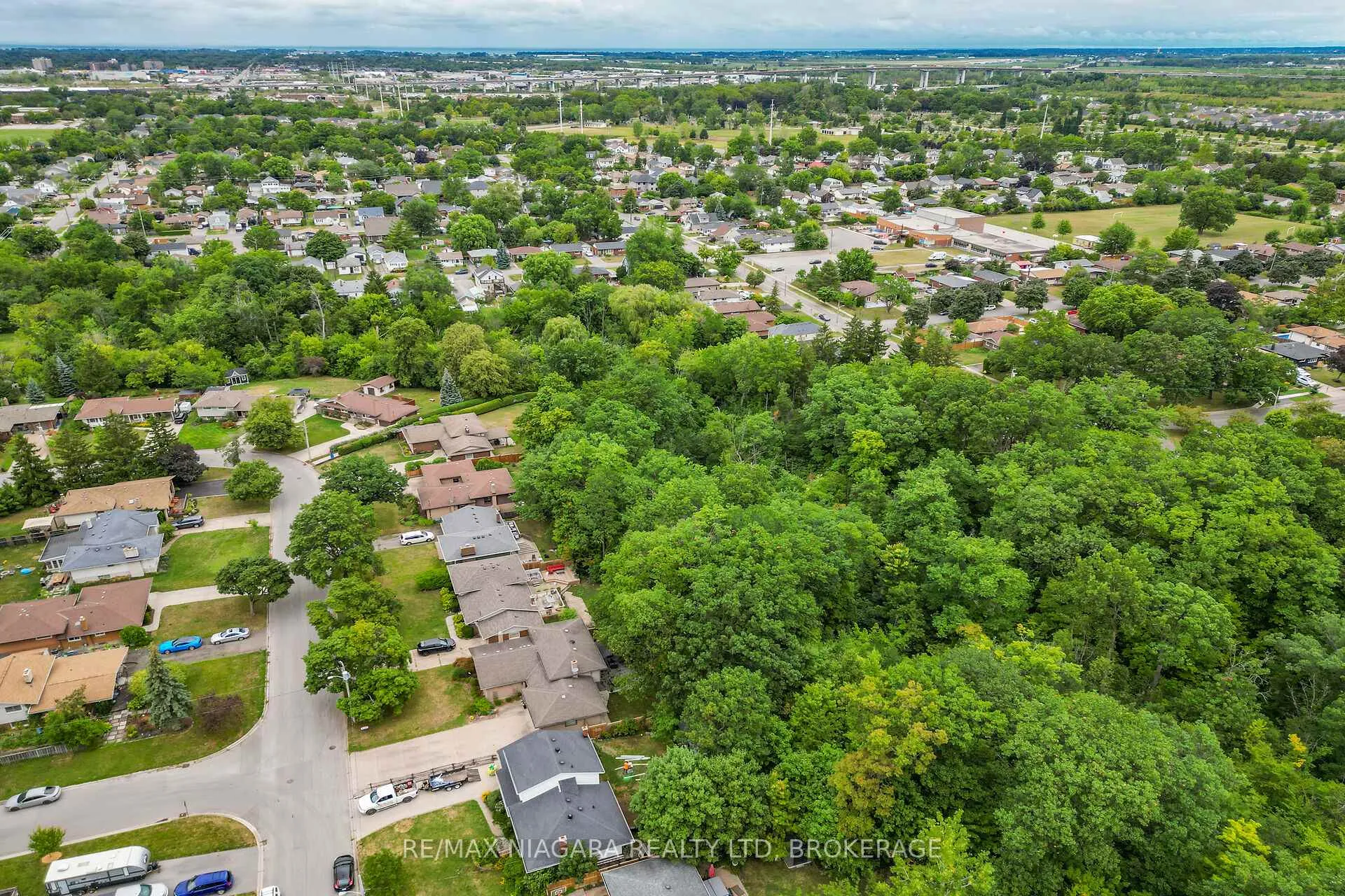 Photo 50 of 77 Alexandra Boulevard W, St. Catharines, Secord Woods — HOMEH