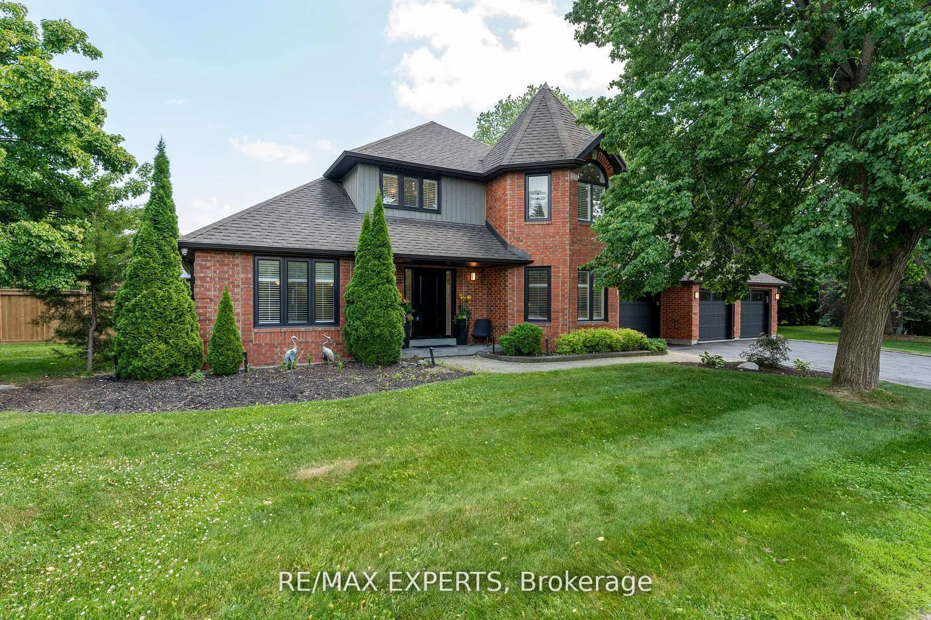 Photo 2 of 21 McCutcheon Avenue, King, Nobleton — HOMEH