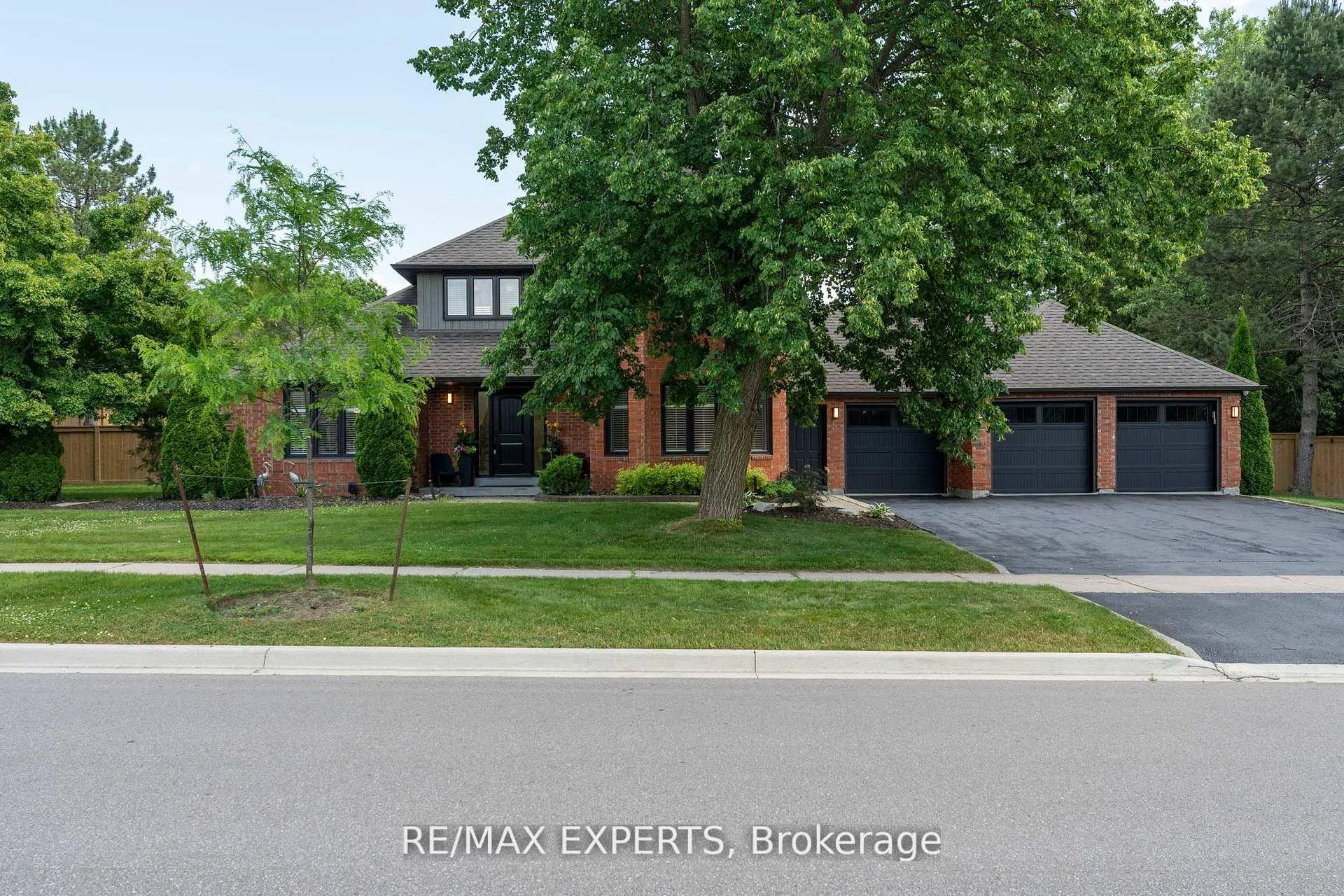 Photo 3 of 21 McCutcheon Avenue, King, Nobleton — HOMEH
