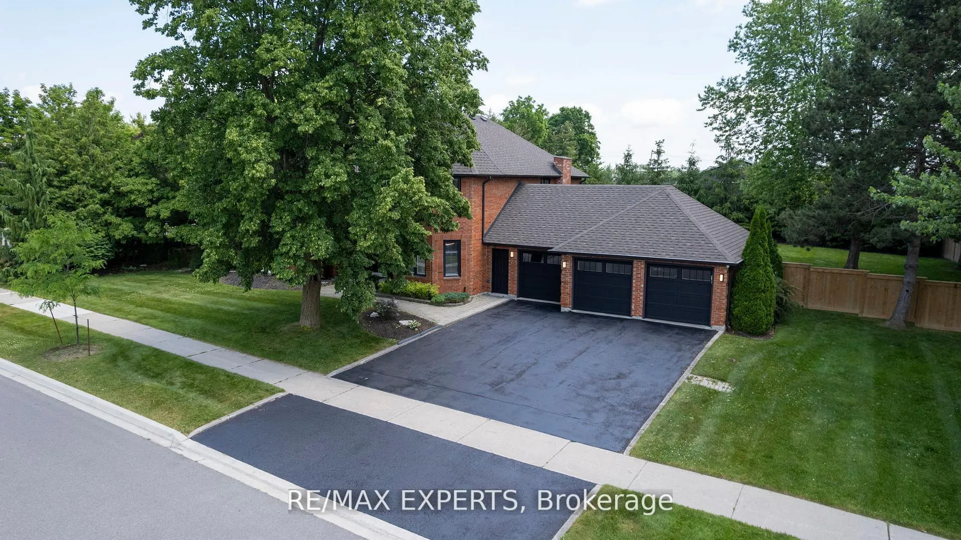 Photo 4 of 21 McCutcheon Avenue, King, Nobleton — HOMEH