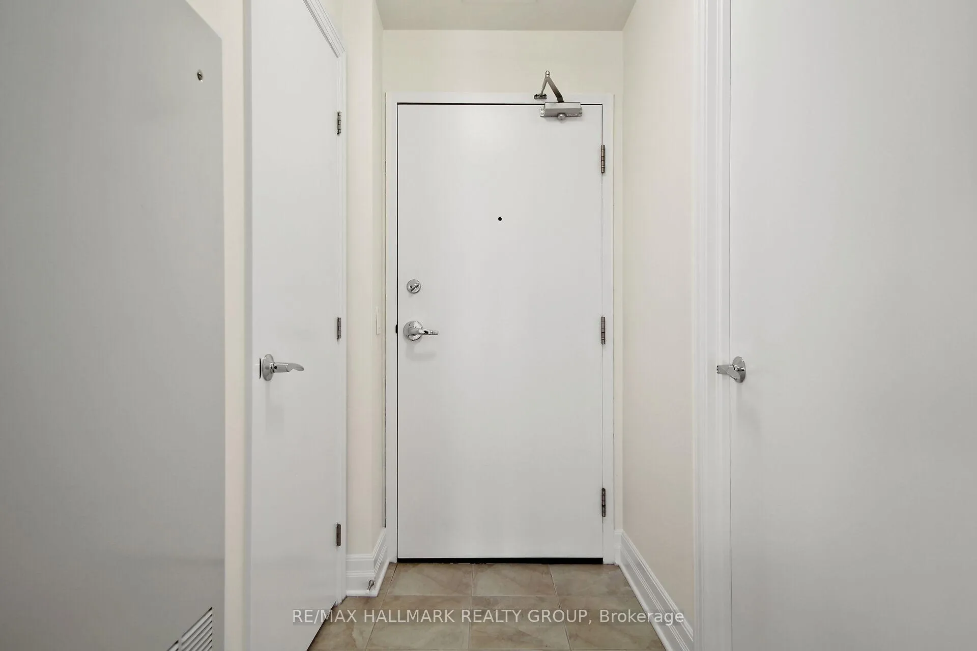 Photo 5 of Unit 402, 75 Cleary Avenue, Ottawa, Woodroffe — HOMEH