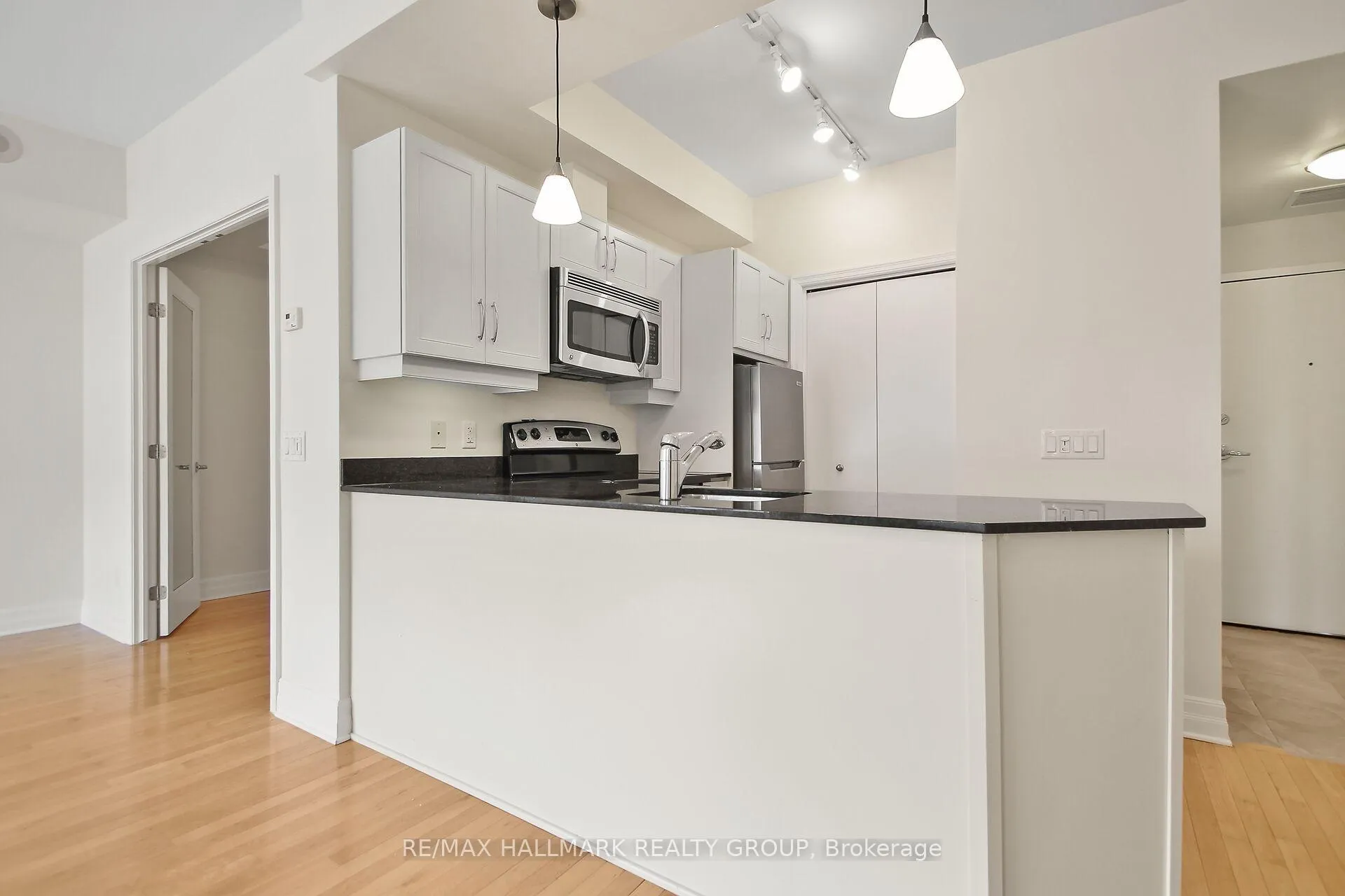 Photo 8 of Unit 402, 75 Cleary Avenue, Ottawa, Woodroffe — HOMEH