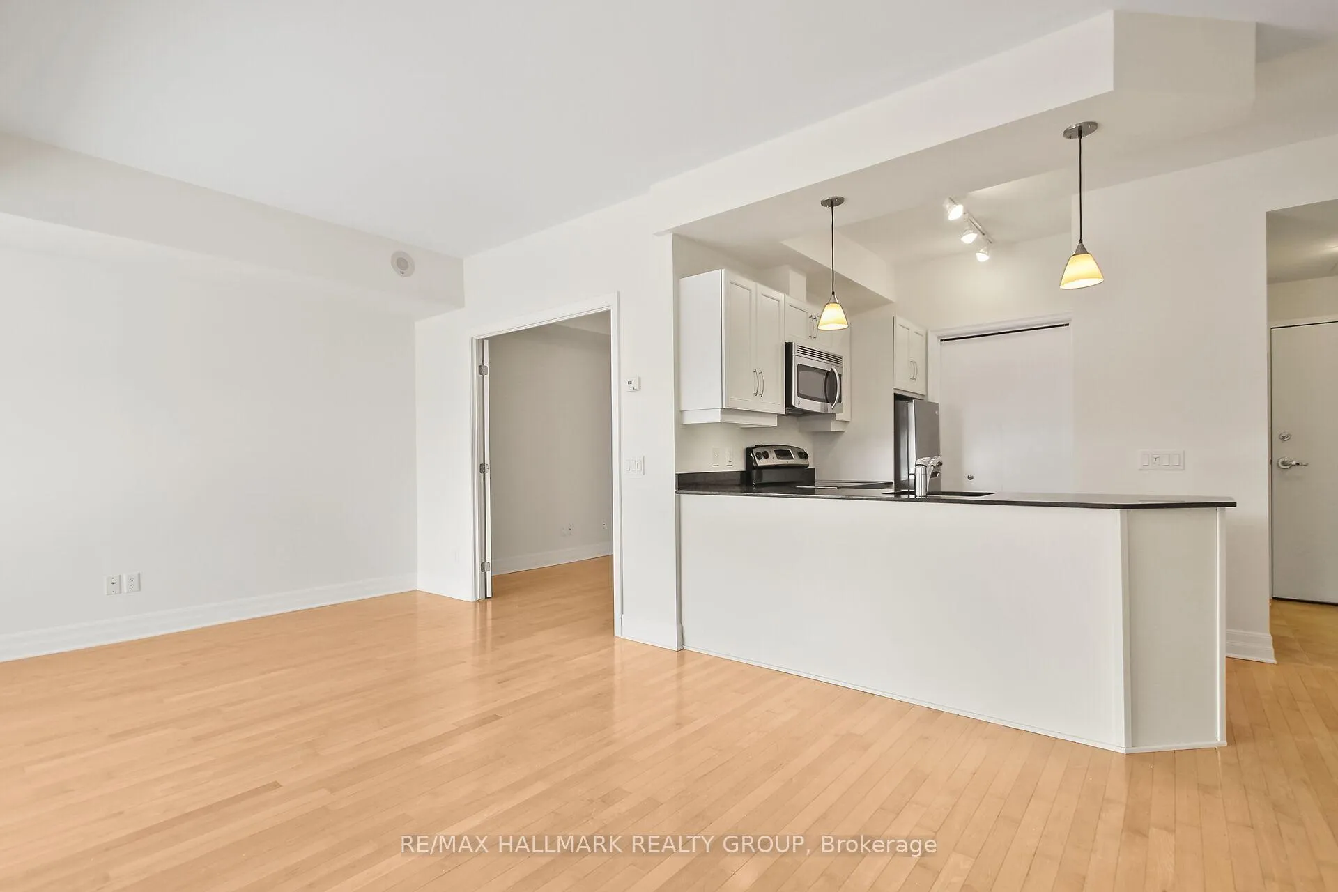 Photo 13 of Unit 402, 75 Cleary Avenue, Ottawa, Woodroffe — HOMEH