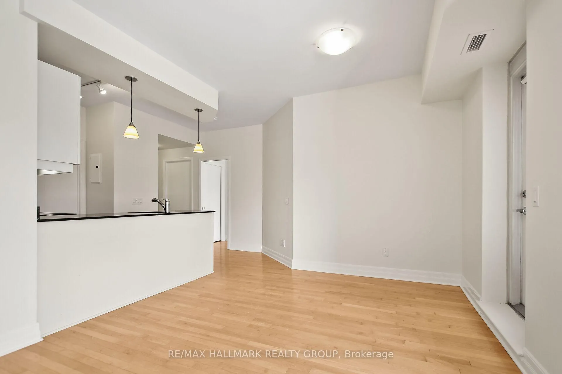 Photo 15 of Unit 402, 75 Cleary Avenue, Ottawa, Woodroffe — HOMEH