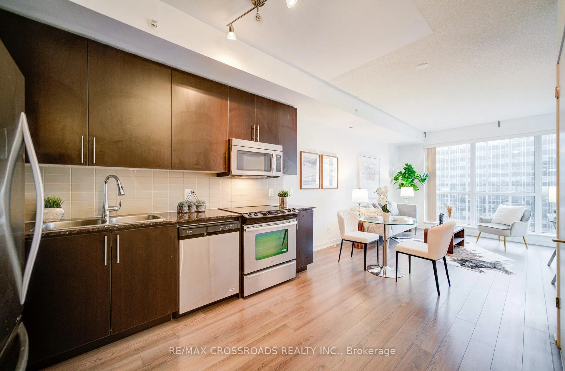 Photo 5 of Unit 1301, 60 Berwick Avenue, Toronto, Yonge-Eglinton — HOMEH