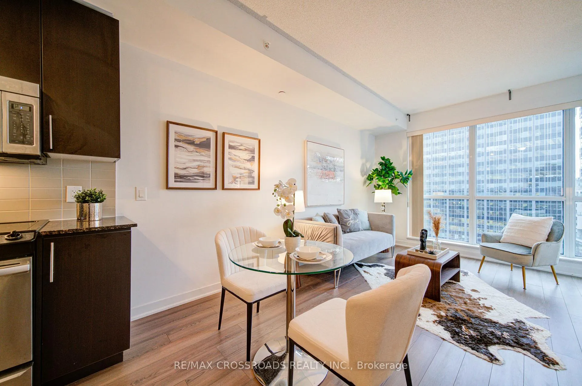 Photo 8 of Unit 1301, 60 Berwick Avenue, Toronto, Yonge-Eglinton — HOMEH