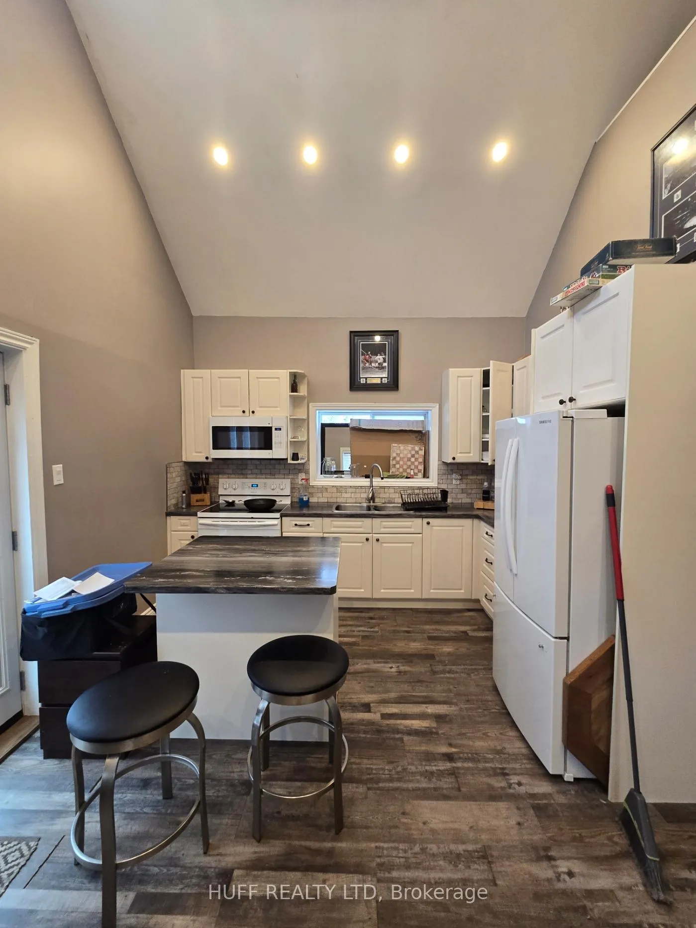 Photo 6 of 15 Eighth Avenue, Englehart — HOMEH