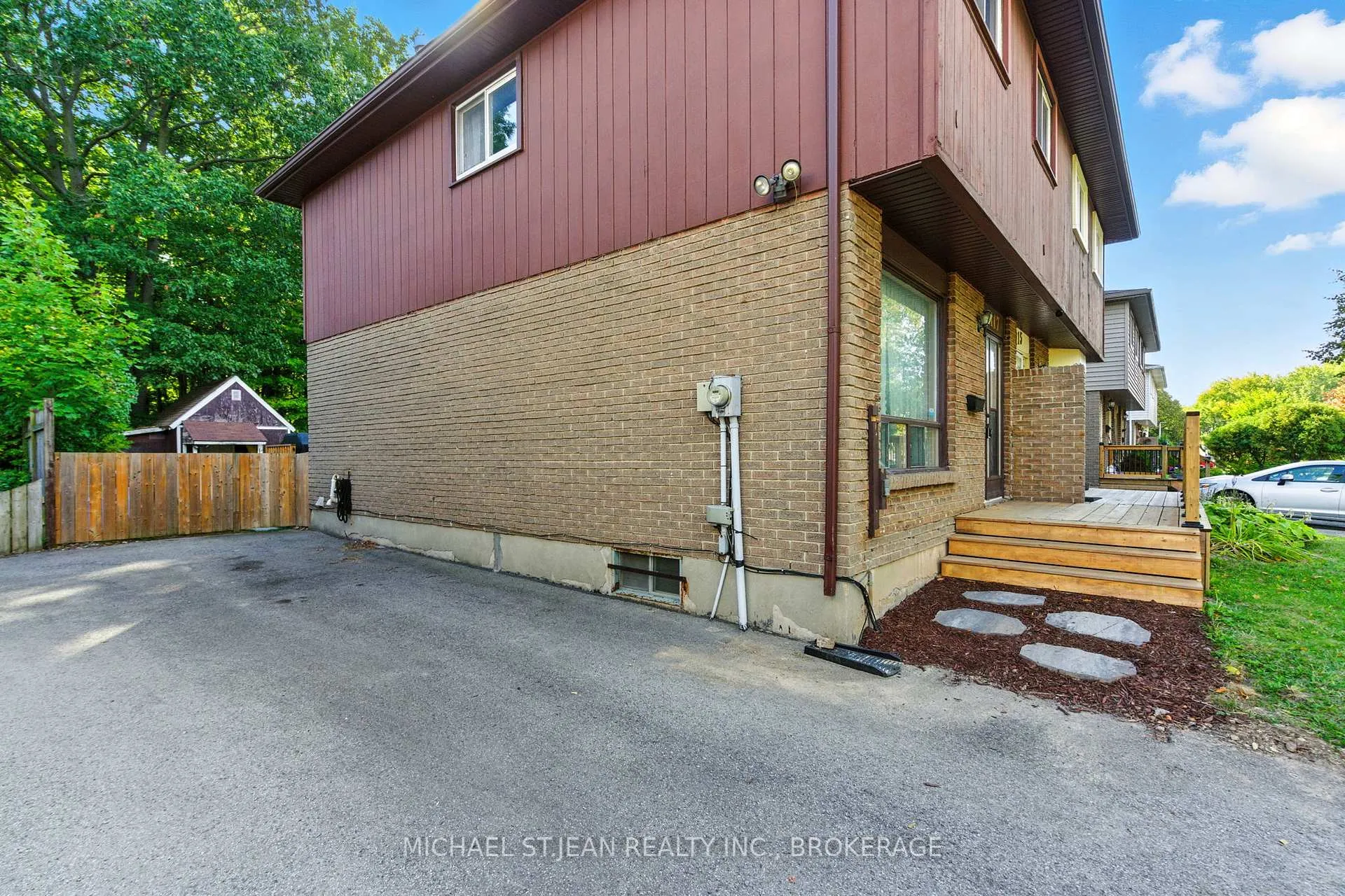 Photo 9 of 117 Silvan Drive, Welland, N. Welland — HOMEH