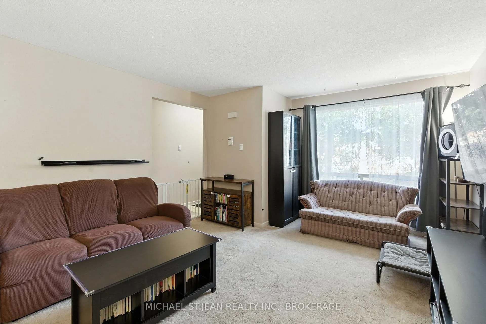 Photo 14 of 117 Silvan Drive, Welland, N. Welland — HOMEH