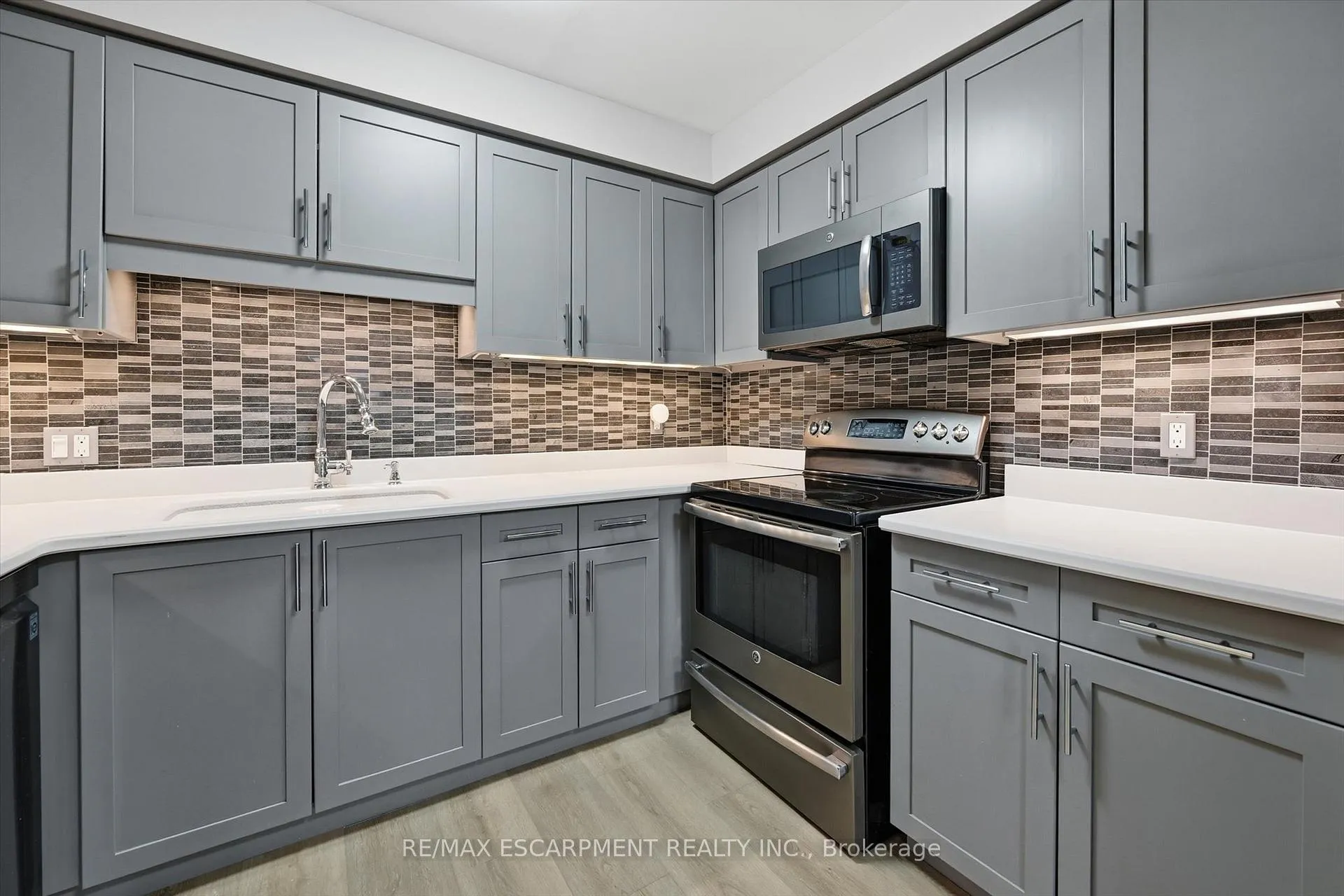 Photo 12 of Unit 9, 4194 Longmoor Drive, Burlington, Shoreacres — HOMEH