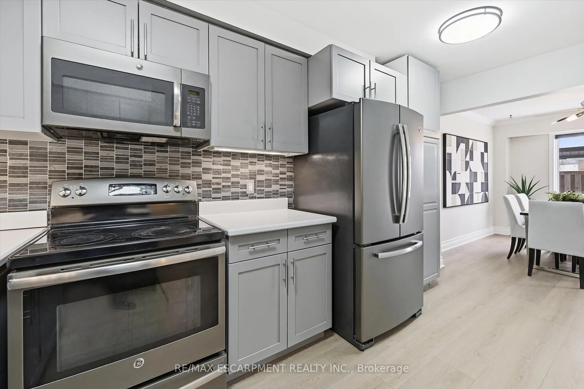 Photo 13 of Unit 9, 4194 Longmoor Drive, Burlington, Shoreacres — HOMEH