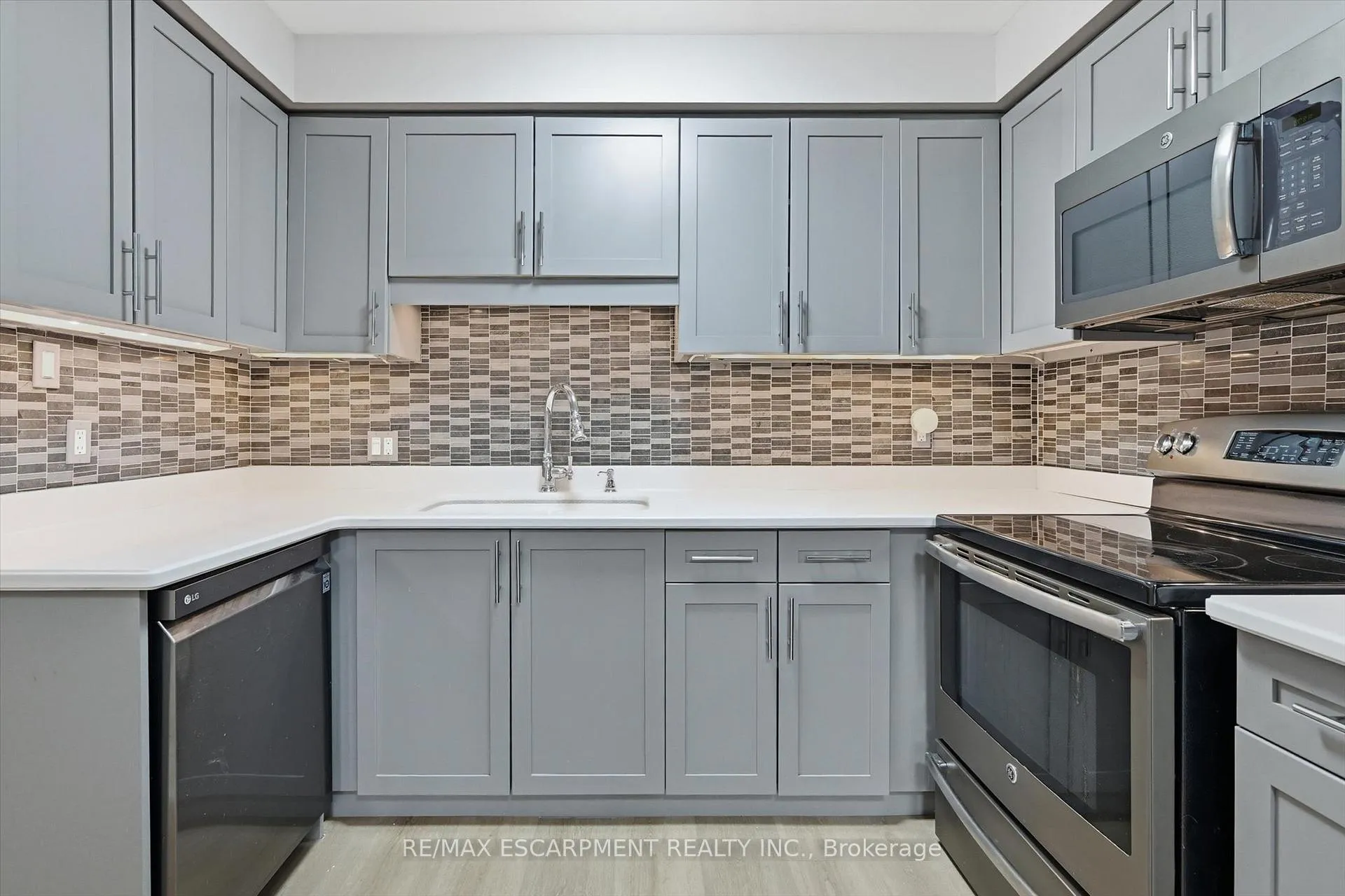 Photo 16 of Unit 9, 4194 Longmoor Drive, Burlington, Shoreacres — HOMEH