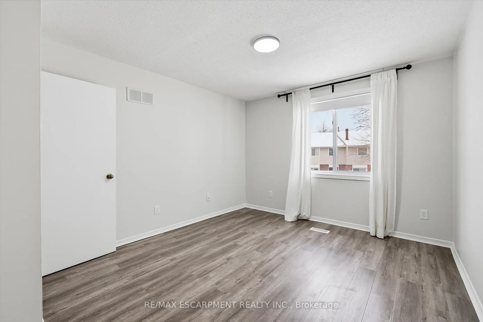Photo 21 of Unit 9, 4194 Longmoor Drive, Burlington, Shoreacres — HOMEH
