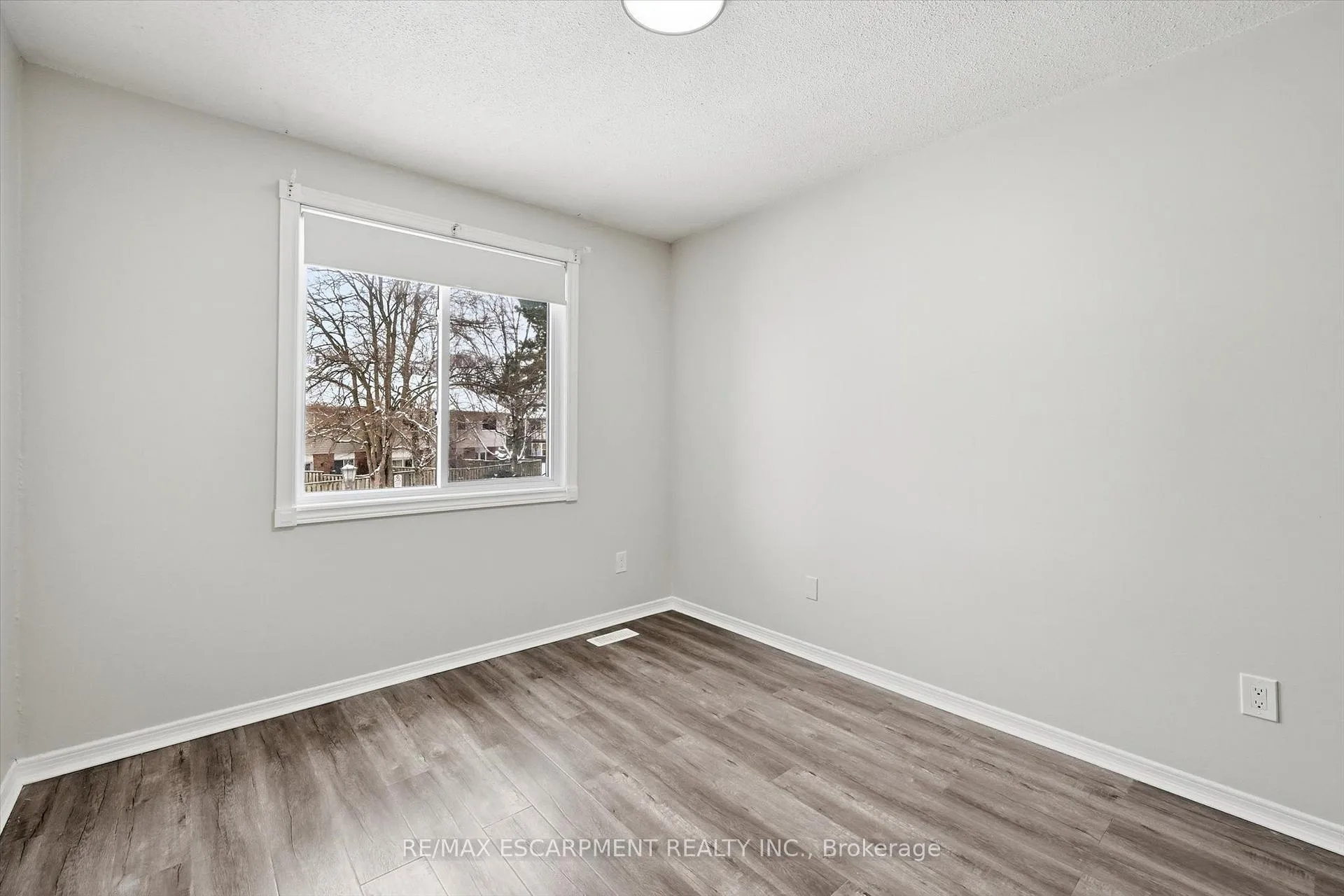 Photo 23 of Unit 9, 4194 Longmoor Drive, Burlington, Shoreacres — HOMEH
