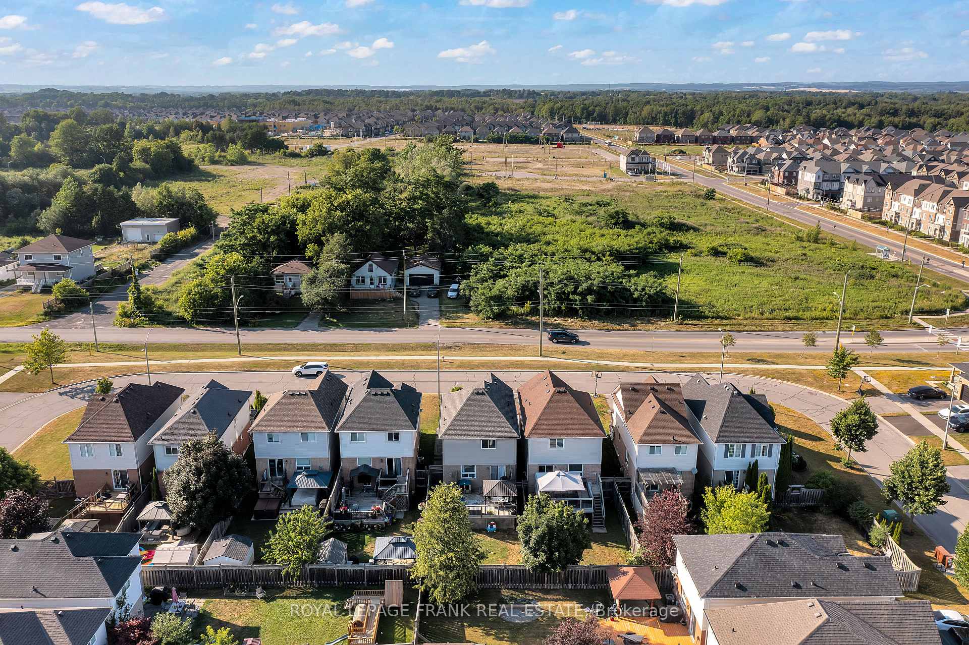 Photo 3 of 72 Lunney Crescent, Clarington, Bowmanville — HOMEH