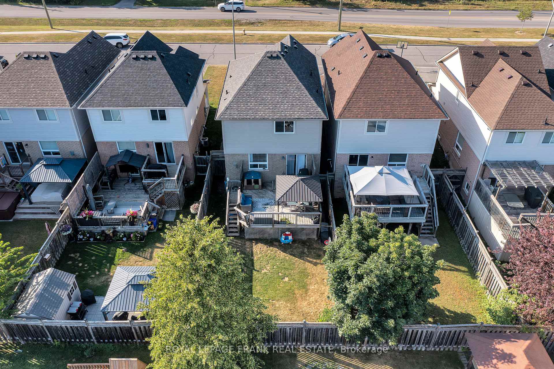 Photo 4 of 72 Lunney Crescent, Clarington, Bowmanville — HOMEH