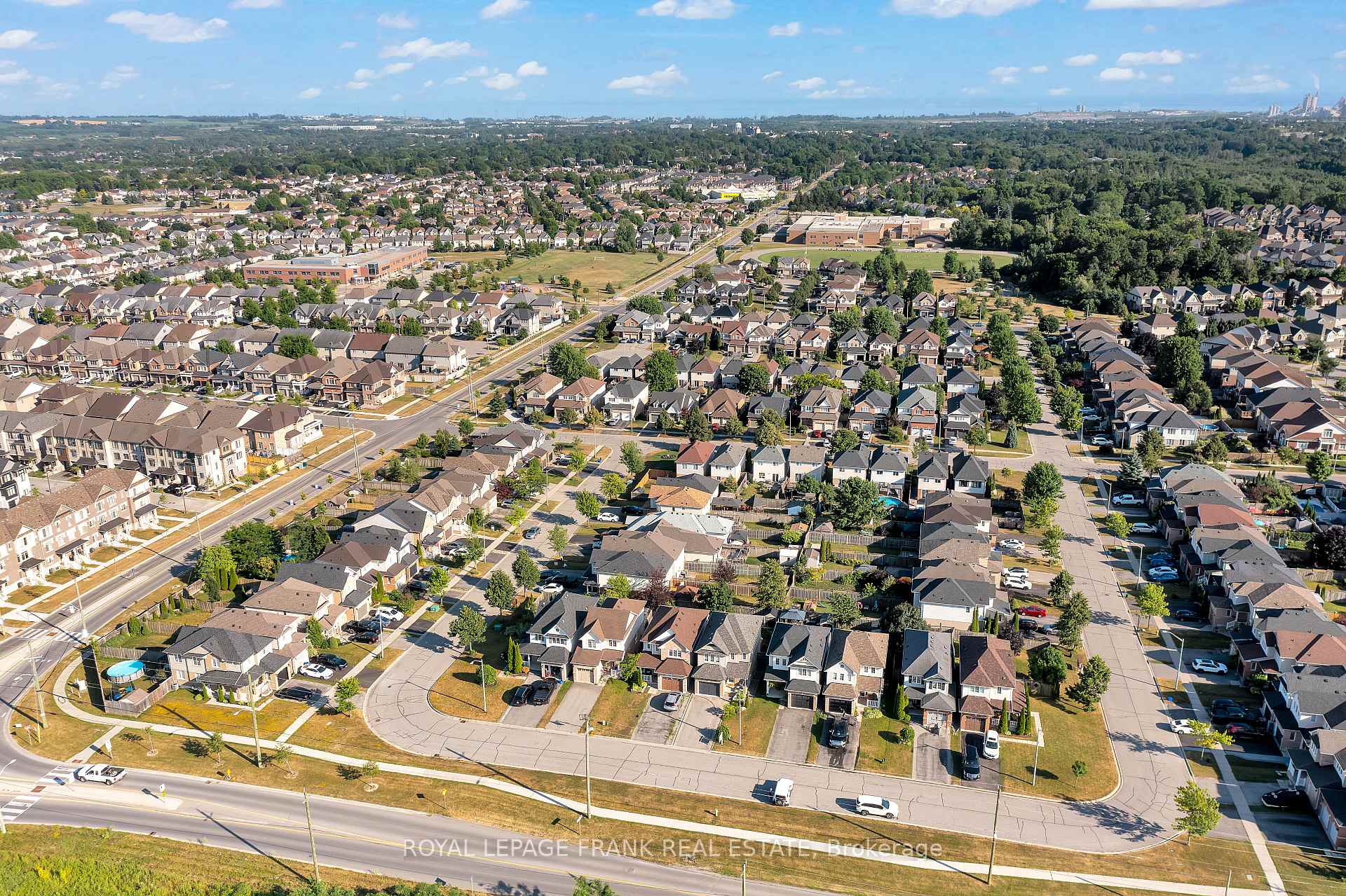 Photo 5 of 72 Lunney Crescent, Clarington, Bowmanville — HOMEH
