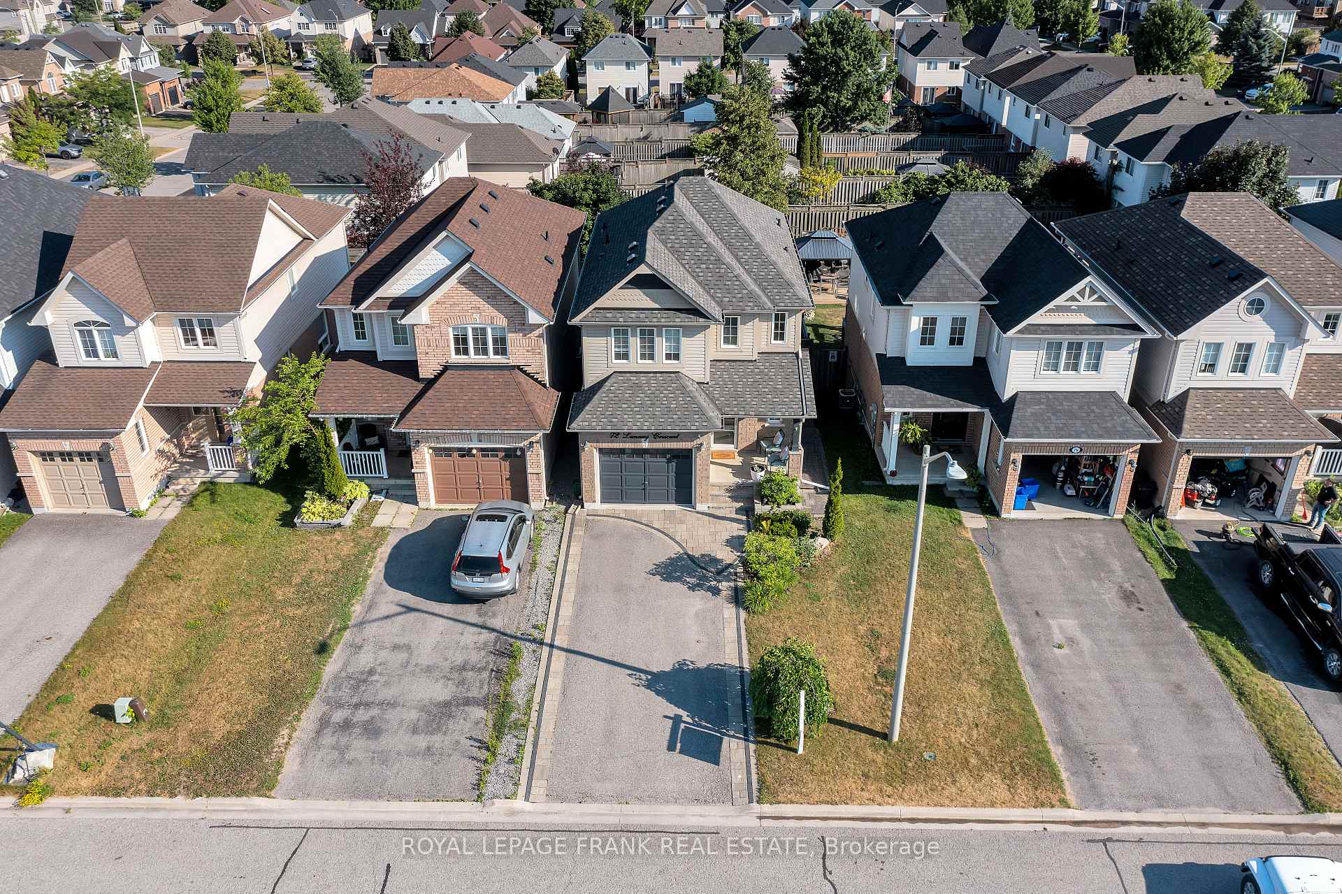 Photo 6 of 72 Lunney Crescent, Clarington, Bowmanville — HOMEH