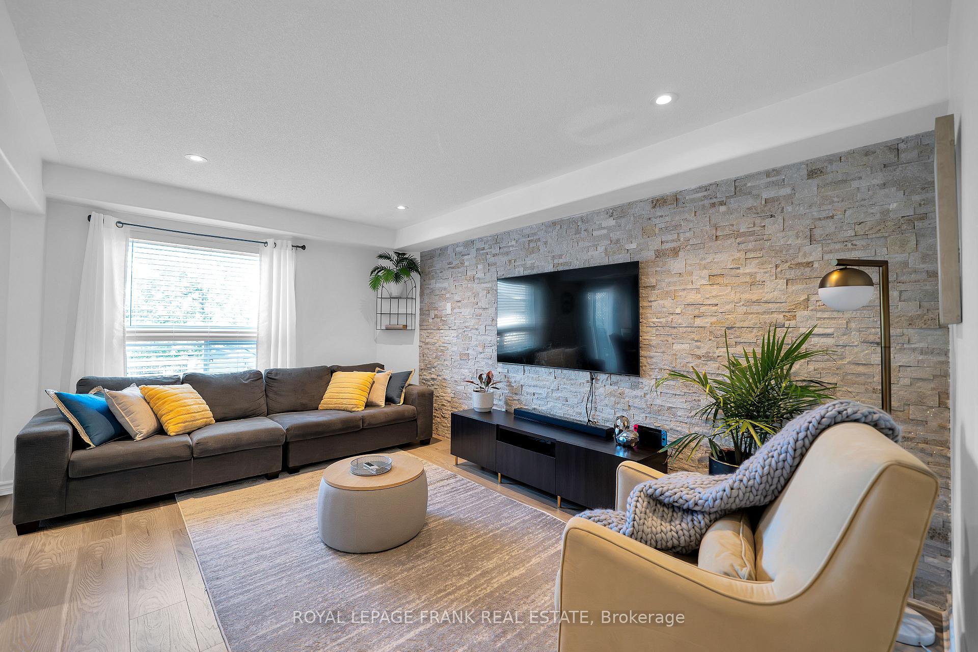 Photo 12 of 72 Lunney Crescent, Clarington, Bowmanville — HOMEH