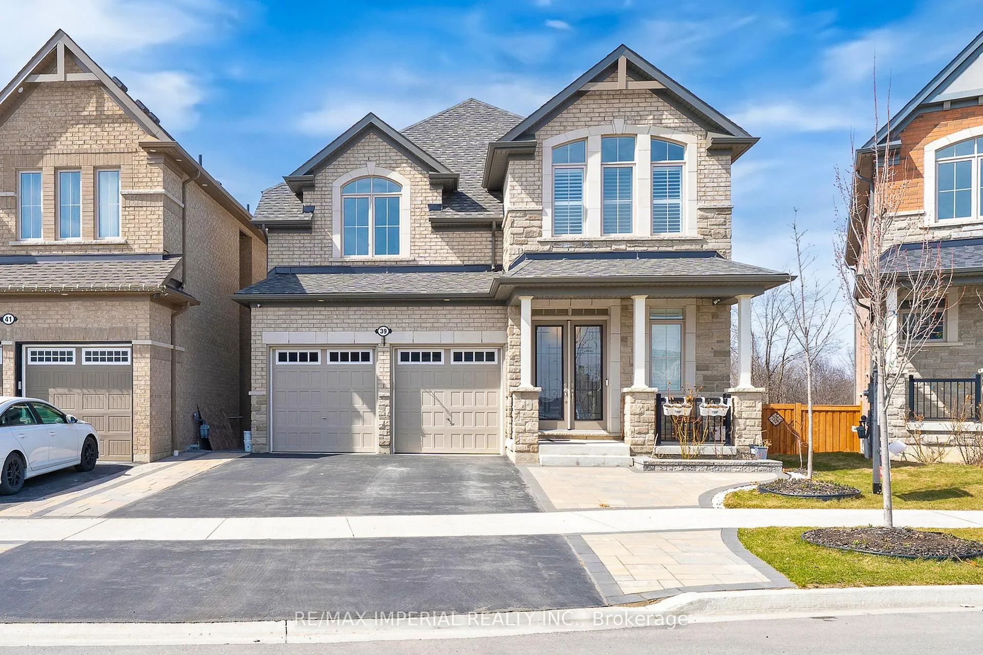 Photo 2 of 39 Olerud Drive, Whitby, Rural Whitby — HOMEH