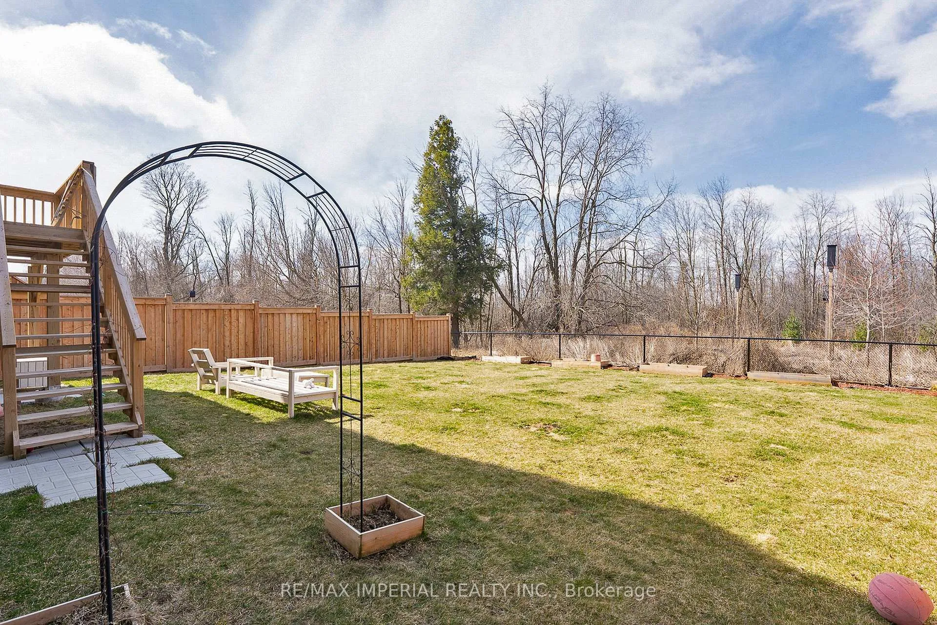 Photo 46 of 39 Olerud Drive, Whitby, Rural Whitby — HOMEH