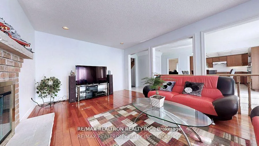 Photo 8 of 72 Spanhouse Crescent, Markham, Unionville — HOMEH