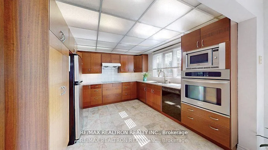 Photo 9 of 72 Spanhouse Crescent, Markham, Unionville — HOMEH