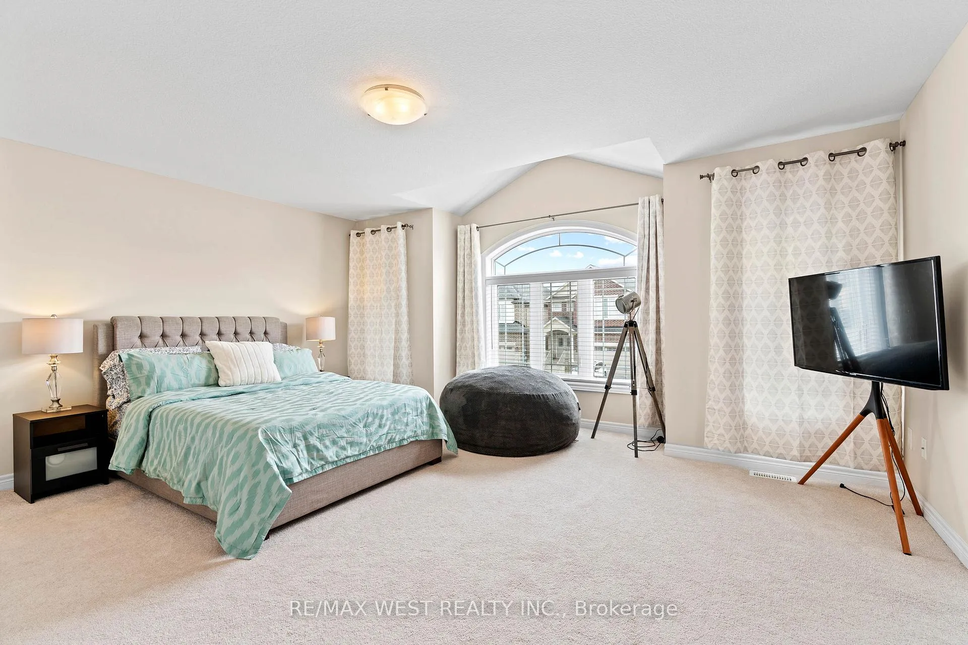 Photo 19 of 67 Robertson Road, Hamilton, Meadowlands — HOMEH