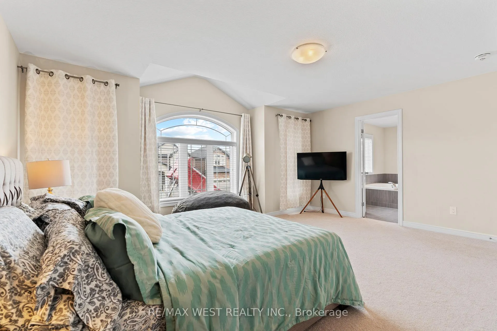 Photo 21 of 67 Robertson Road, Hamilton, Meadowlands — HOMEH