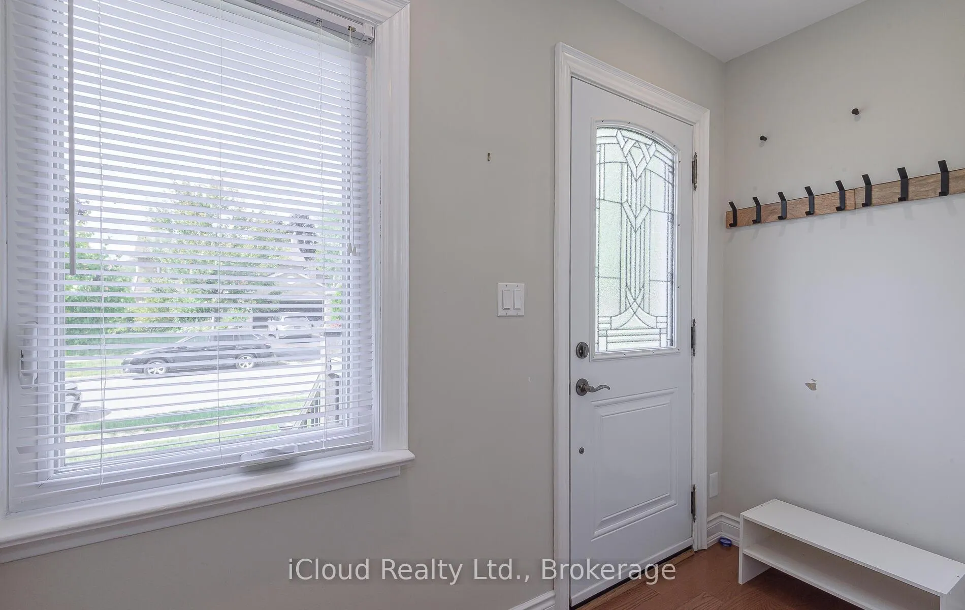 Photo 3 of 45 Archibald Street, Brampton, Brampton West — HOMEH