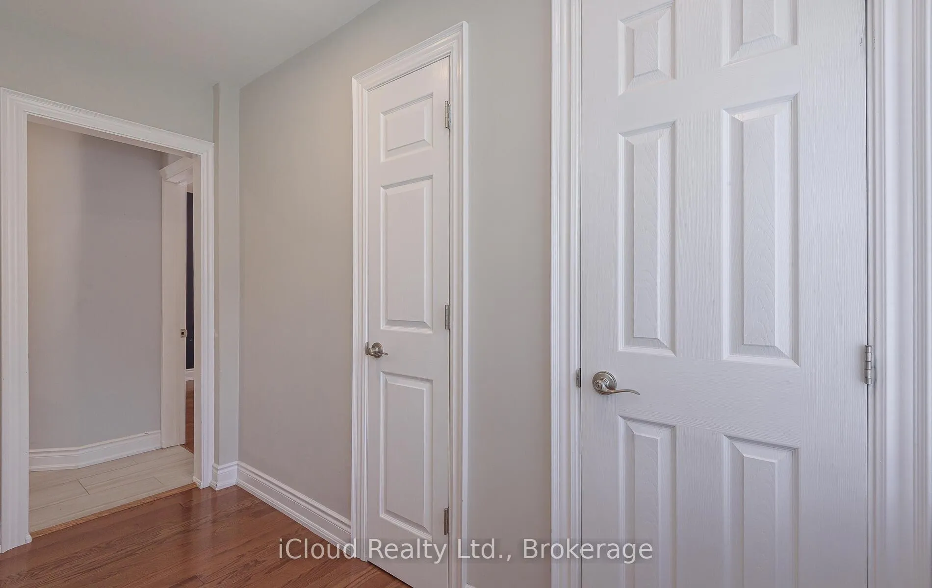 Photo 4 of 45 Archibald Street, Brampton, Brampton West — HOMEH