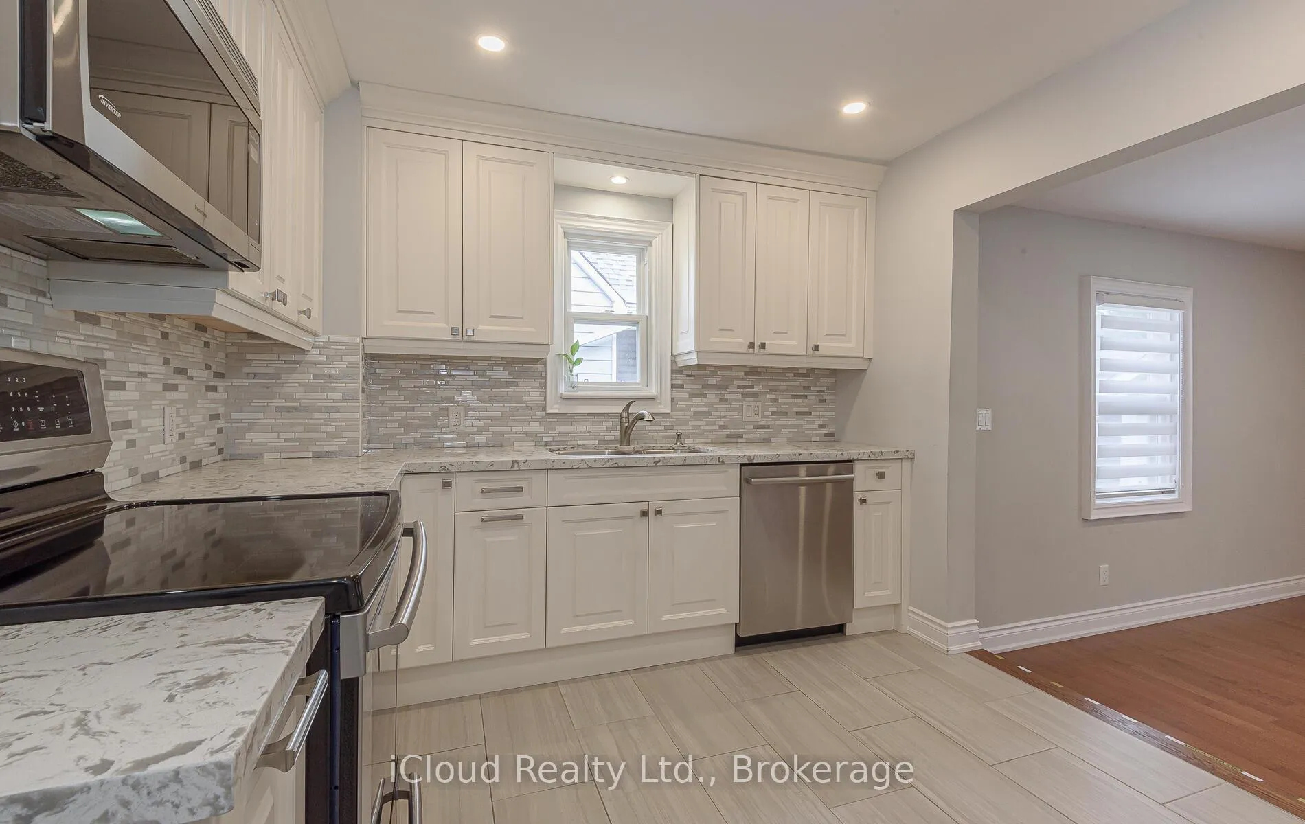 Photo 6 of 45 Archibald Street, Brampton, Brampton West — HOMEH