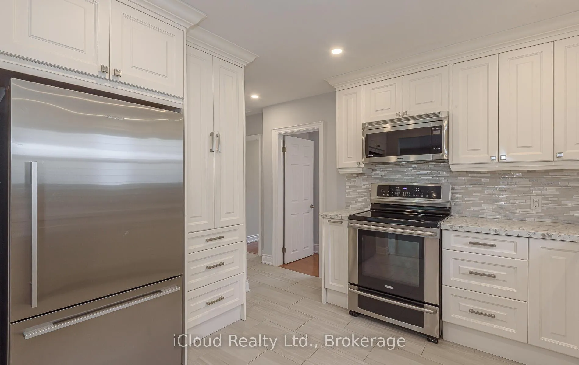 Photo 7 of 45 Archibald Street, Brampton, Brampton West — HOMEH