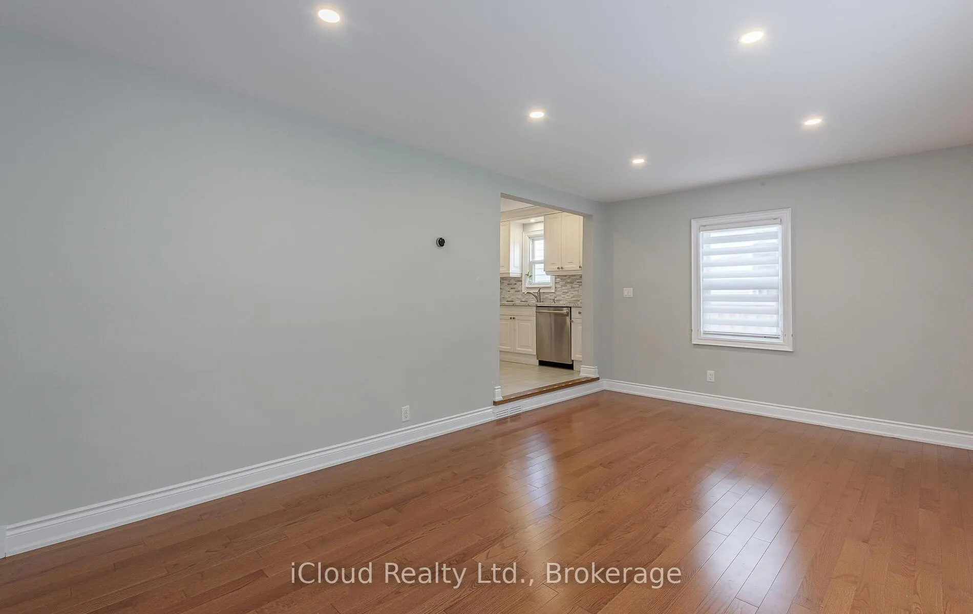 Photo 9 of 45 Archibald Street, Brampton, Brampton West — HOMEH