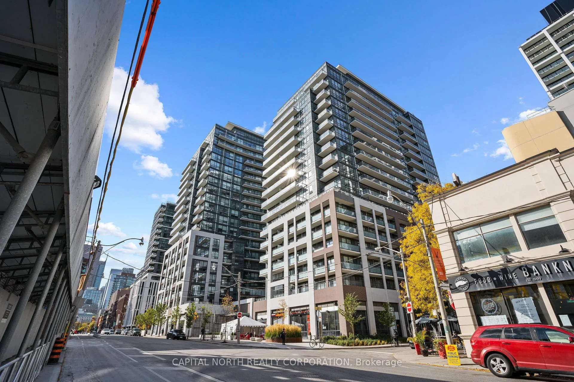 Front of Unit 326, 460 Adelaide Street E