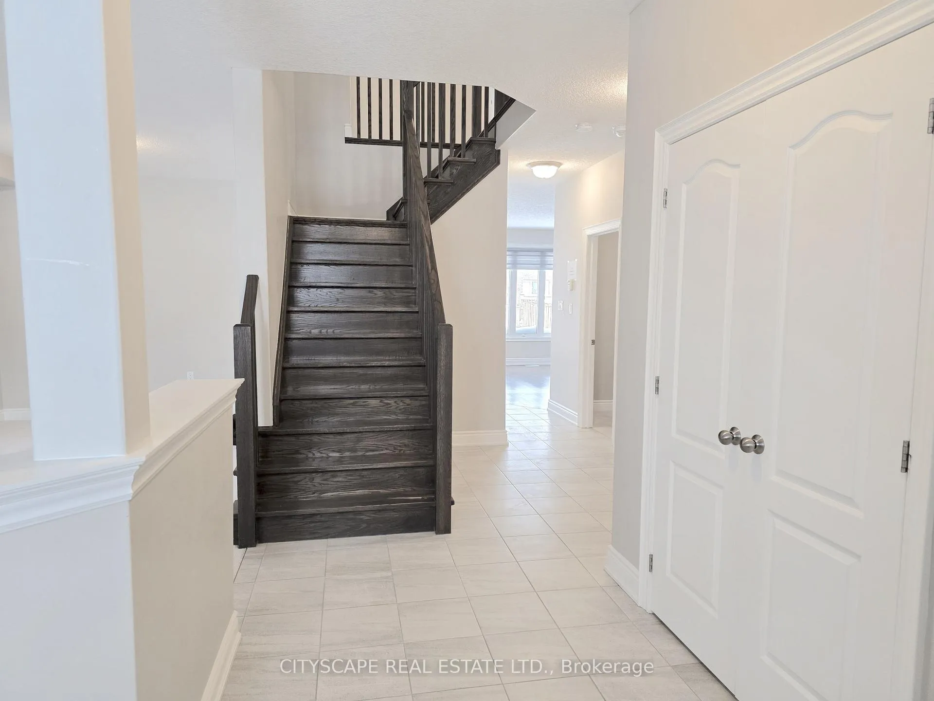 Photo 8 of 192 Findlay Drive, Collingwood — HOMEH