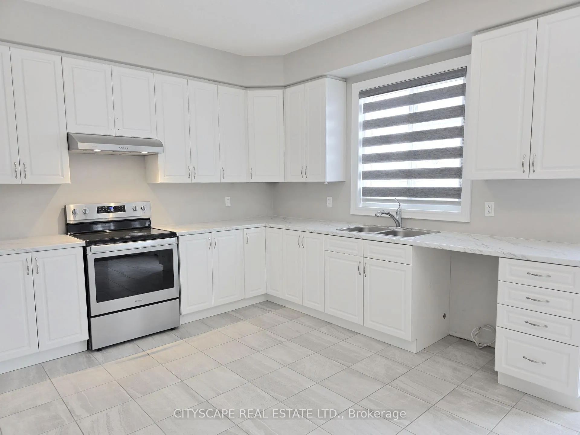 Photo 12 of 192 Findlay Drive, Collingwood — HOMEH