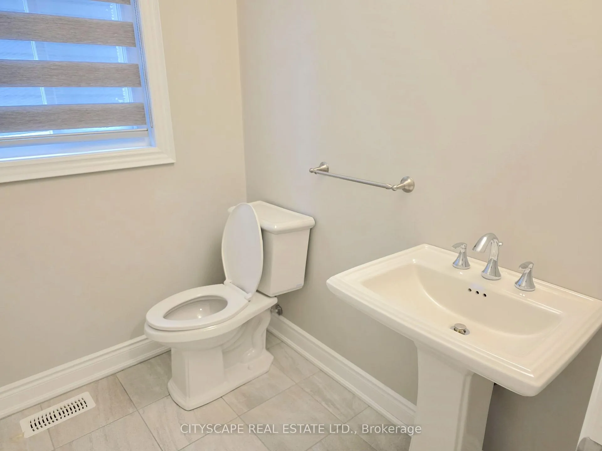 Photo 20 of 192 Findlay Drive, Collingwood — HOMEH