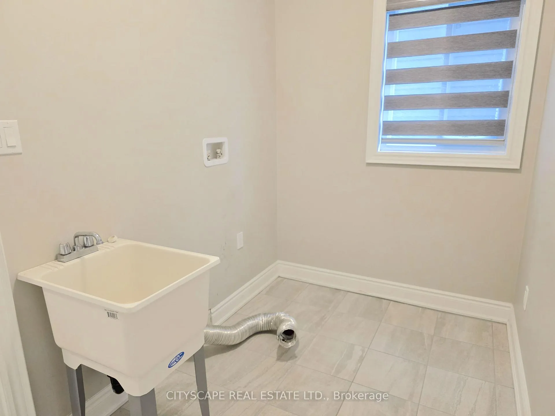 Photo 21 of 192 Findlay Drive, Collingwood — HOMEH